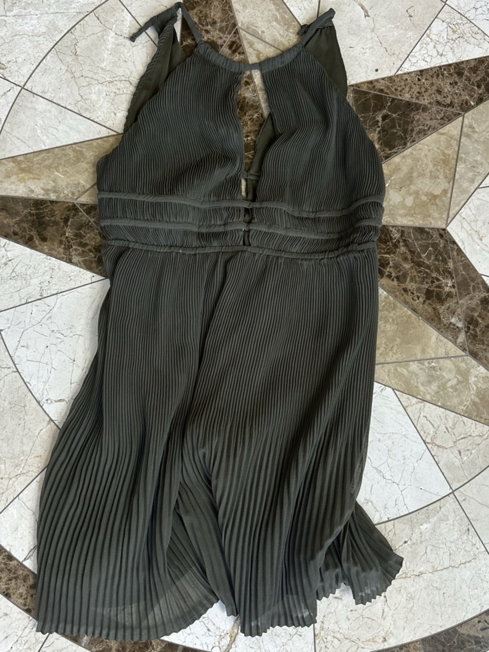 H&M Olive Green Pleated Sleeveless Midi Dress